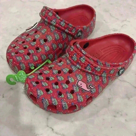 NWT Crocs classic Vineyard Vines Christmas clogs - Picture 2 of 4